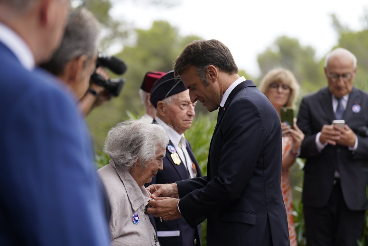 Emmanuel Macron tweet media