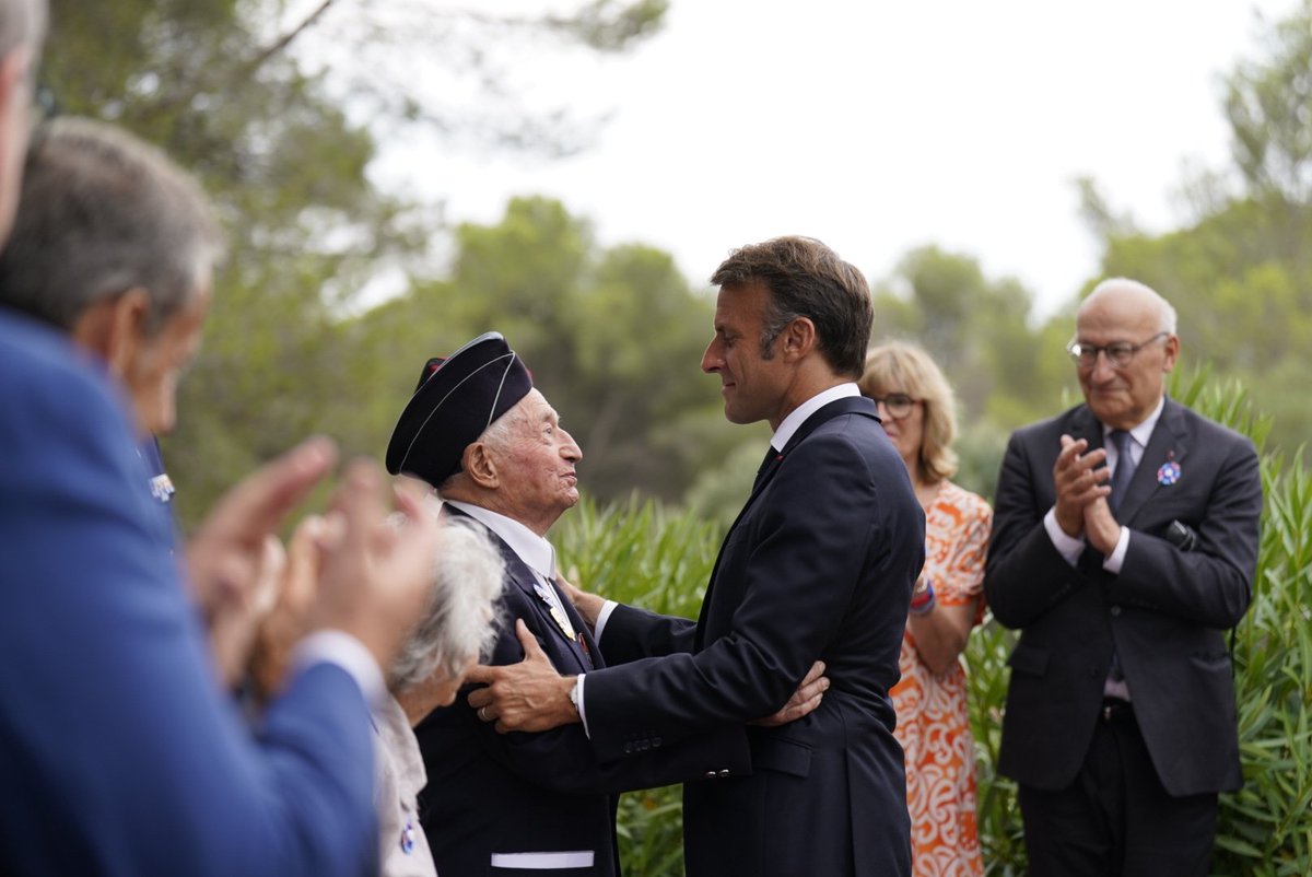 Emmanuel Macron tweet media