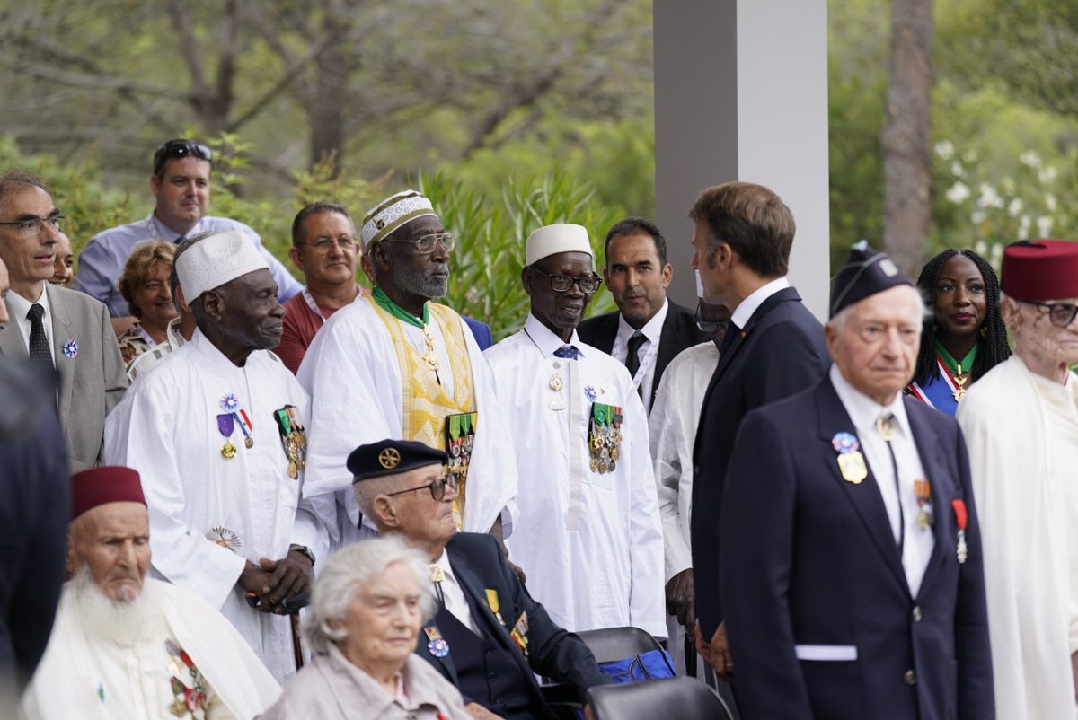 Emmanuel Macron tweet media