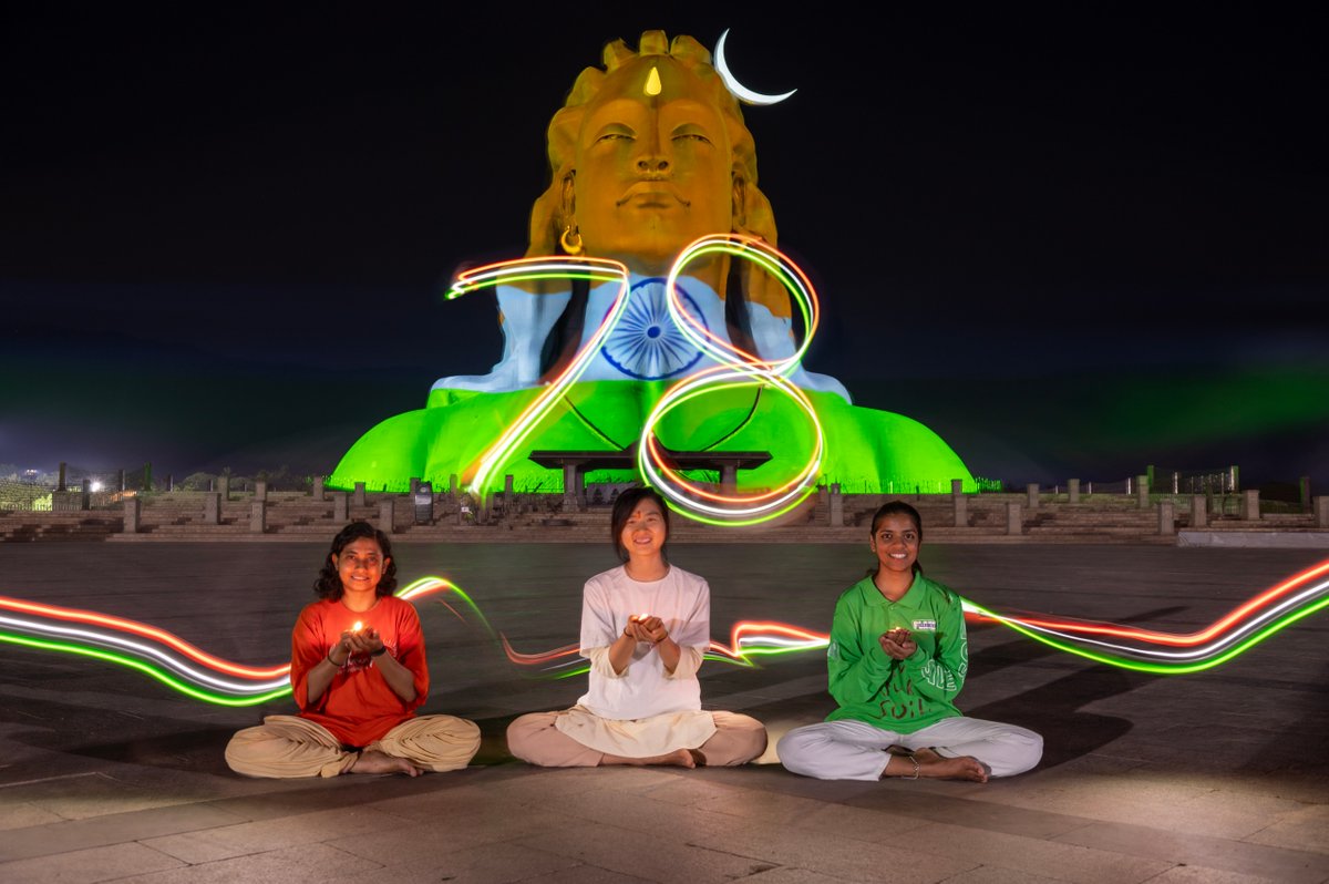 ishafoundation's tweet photo. Happy 78th #IndependenceDay of Bharat from #IshaYogaCenter! https://t.co/y8oLRqy6aY