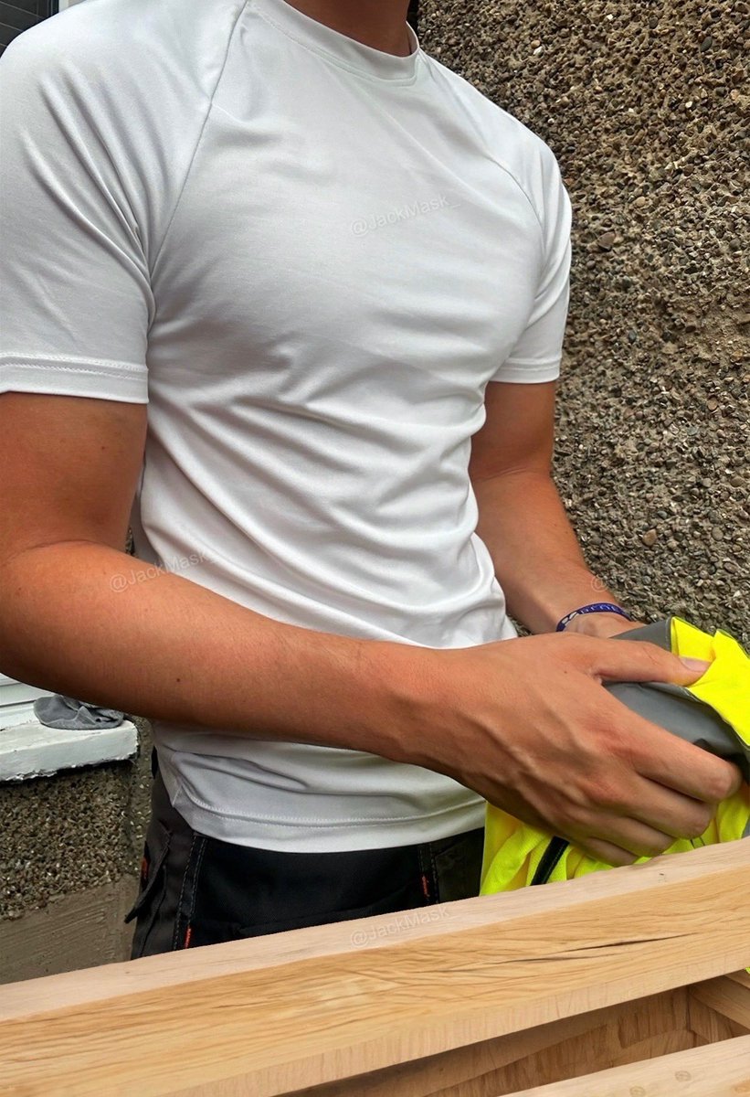 Any reason to sneak off work and take pictures 😏👷🏼‍♂️

onlyfans.com/jackmask