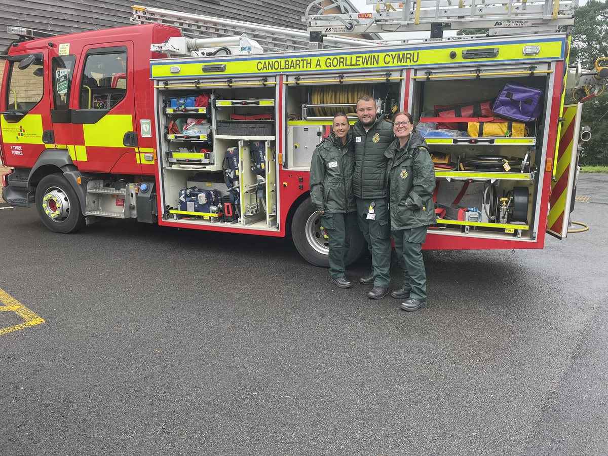 Cross Hands CFR || YCC Cross Hands (@crosshandscfr) on Twitter photo This morning’s theme at a community session was ‘People Who Help Us’
Pleasure to attend alongside colleagues from <a href="/mawwfire/">Tân CGC / MAWW Fire</a> and <a href="/DyfedPowys/">Heddlu Dyfed-Powys Police</a>
#TeamWAST #ambulance #EmergencyServices #CommunityEngagement This morning’s theme at a community session was ‘People Who Help Us’
Pleasure to attend alongside colleagues from <a href="/mawwfire/">Tân CGC / MAWW Fire</a> and <a href="/DyfedPowys/">Heddlu Dyfed-Powys Police</a>
#TeamWAST #ambulance #EmergencyServices #CommunityEngagement
