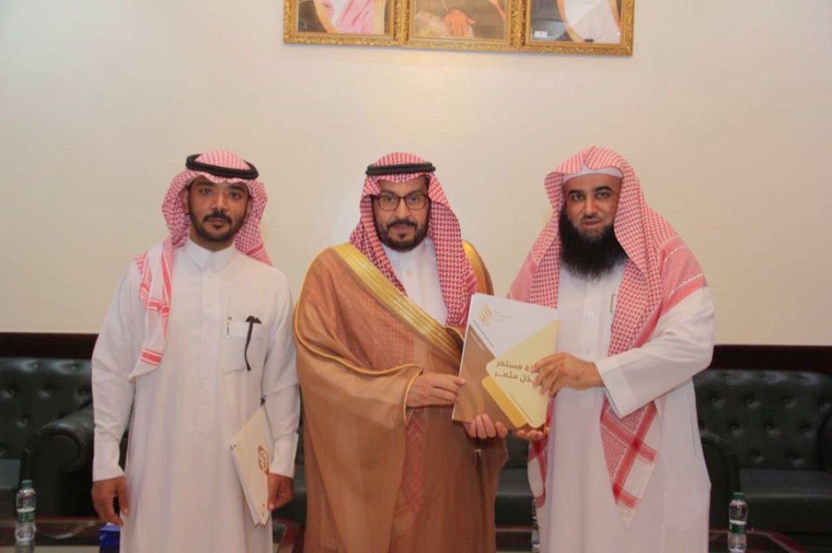 brqryt's tweet photo. التقى سعادة محافظة القريات 
أ. عبدالله بن صالح الجاسر بمكتبة هذا اليوم الخميس الموافق 1446/2/11 هـ رئيس مجلس إدارة جمعية البر الخيرية  بمحافظة القريات د. مشعل بن محمد العنزي . والمدير التنفيذي للجمعية  أ. اسامه الجوفي
وتسلم سعادته خلال اللقاء نسخة من التقرير السنوي للجمعية للعام 2023 الذي  يتضمن البرامج والأنشطة وتقارير  المبادرات التي قامت الجمعية بتنفيذها كما أطلع سعادته شرح موجز على ما  تقدمه الجمعية من خدمات للمستفيدين ودعم ومساندة للأسر المحتاجه .
وثم سعادة المحافظ جهود الجمعية
ودورها بما يعود بالنفع والفائدة للمجتمع .
#القريات
#برالقريات