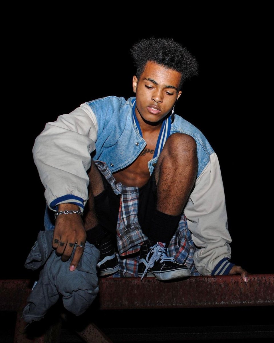 atiofficial_'s tweet photo. XXXTentacion in 2014

Without face tattoos https://t.co/HQsPFrlBoF