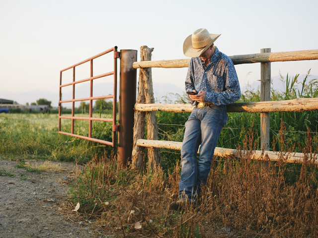 RSPinedaOR's tweet photo. Rebecca Murphy Thompson, UScellular vice president of government affairs, shared her thoughts on connecting rural America and bridging the digital divide. Click here to read the full story in CCA Voice from CCA (Competitive Carriers Association). #usccemp https://t.co/rwdFWlqI6s https://t.co/Eo69dRxS6b