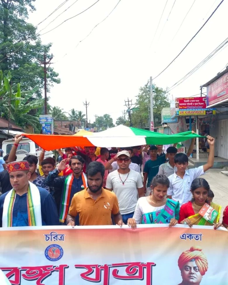ABVPAPD's tweet photo. আজ 78 তম স্বাধীনতা দিবস উপলক্ষ্যে 
 কামাখ্যাগুড়ি নগরে এক বর্ণাঢ্য তিরঙ্গা যাত্রা সম্পন্ন হল - বিদ্যার্থী পরিষদ আলিপুরদুয়ার জেলার পক্ষ থেকে।।
 #abvputtarbanga https://t.co/7dBd9XX1uw