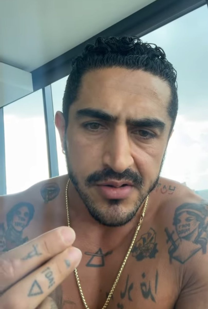 فقط رو حاشیه ها موج سواری میکنید ایمپرشن بگیرید !
داره میگه که دختر ایرانی ناموس منه نباید وسیله تفریح و عشق و حال عربا باشه...
شما دارین همون کاریو میکنید که ج.ا میخواد
به نظرم حرف اشتباهی نزد درکل.