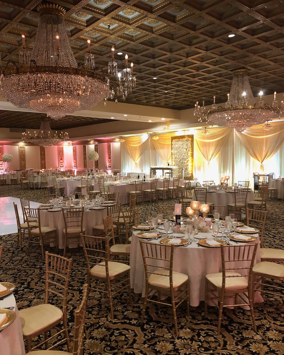 fbbanquets's tweet photo. Our #BanquetHall is the perfect backdrop for your most dazzling moments. 

Under the glow of crystal chandeliers and surrounded by timeless opulence, every celebration becomes a work of art.

Ready to script your unforgettable evening? 
Let the magic unfold at #FountainBlue. https://t.co/bptI4EBday