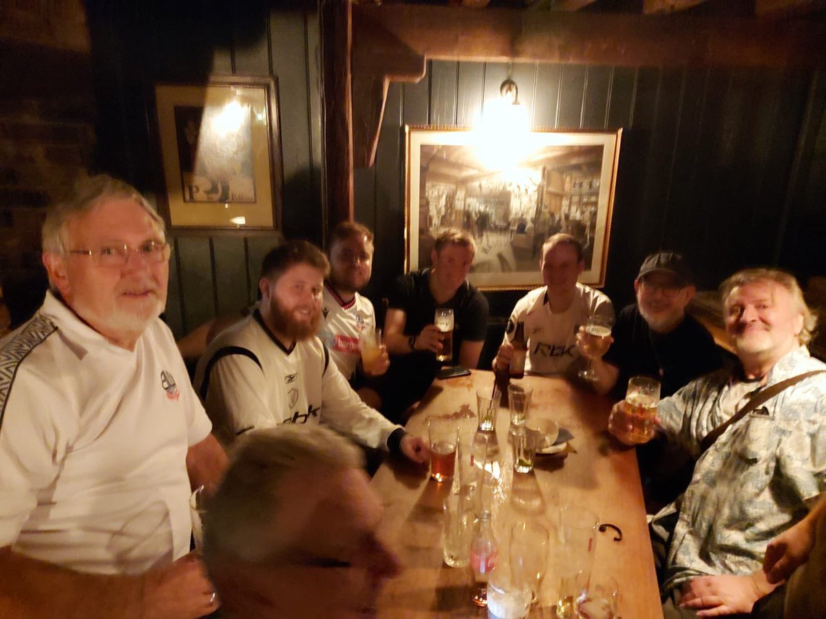 London Whites tweet media