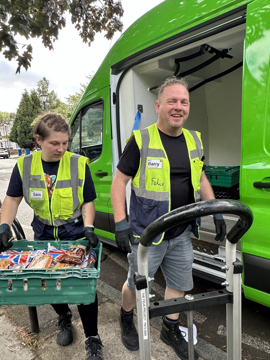 WHYCNunhead's tweet photo. Another great @felixprojectuk delivery from #exmember Barry and Sam today! #grateful #youthwork https://t.co/lGKgA6h9ew