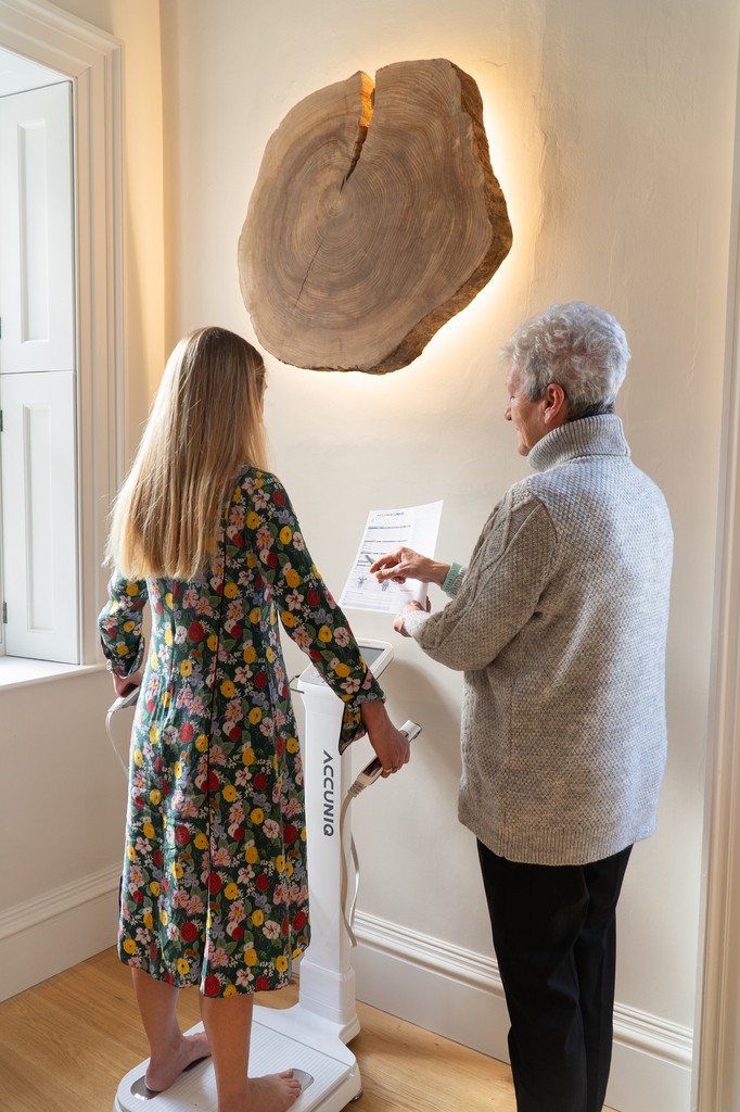 Curious about metabolic health? Our Metabolic Health Programme uses the Accuniq device to assess key metrics like skeletal mass, lean muscle, and visceral fat. Get personalised insights from our nutritionists to achieve your body composition goals! #MetabolicHealth #BodyGoals