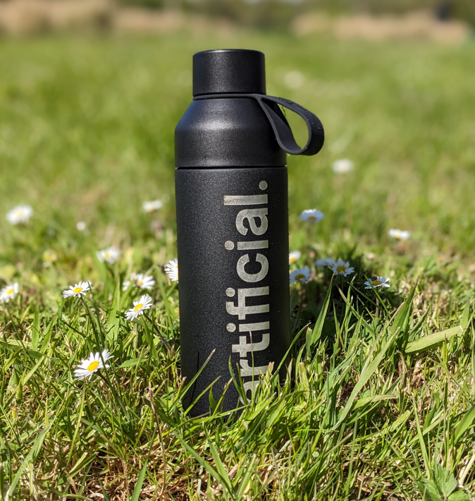 woodblockpress's tweet photo. 💦Feel good hydration! 💦

The Ocean bottle not only looks great and keeps drinks cold for up to eighteen hours, it is also produced with the environment in mind 🌎

Each Ocean Bottle is entirely carbon neutral and funds the collection of 1,000 ocean bound plastic bottles. https://t.co/TKlFg7NO5G