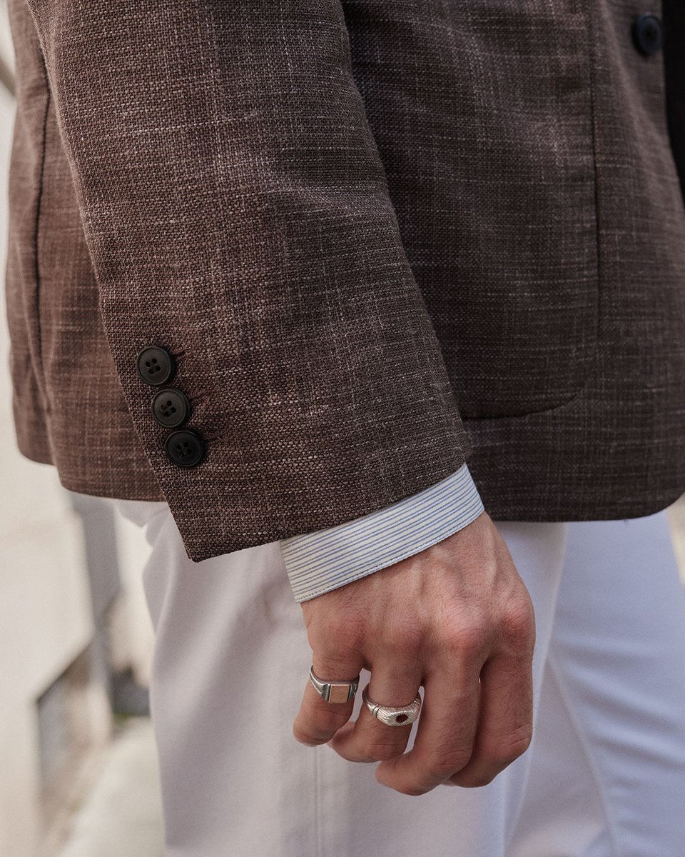 Sunspel Style Series, with Charlie Teasdale: 

"I’ve paired white jeans with a Cellular Vest and a lightweight, breathable Cotton Cashmere Shirt with a faint stripe and over that, I’m wearing a brown blazer that’s a mix of wool, silk, and linen.”

sunspel.com