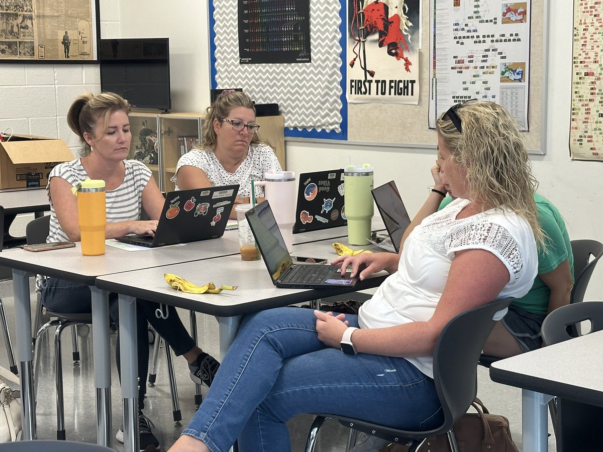 Christy Hollar tweet media