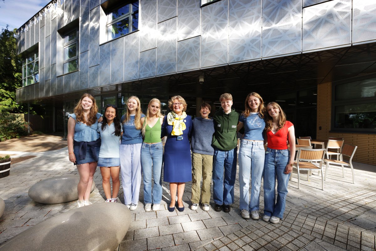 As the doors close on another successful results day, we bid farewell to the Class of 2024 and welcome them into our alumnae community! 

Want to keep in touch? Make sure we have your details: gdst.net/alumnaeleavers

#OHSLeavers24 #GDSTresults @GDST @GDSTAlumnae
