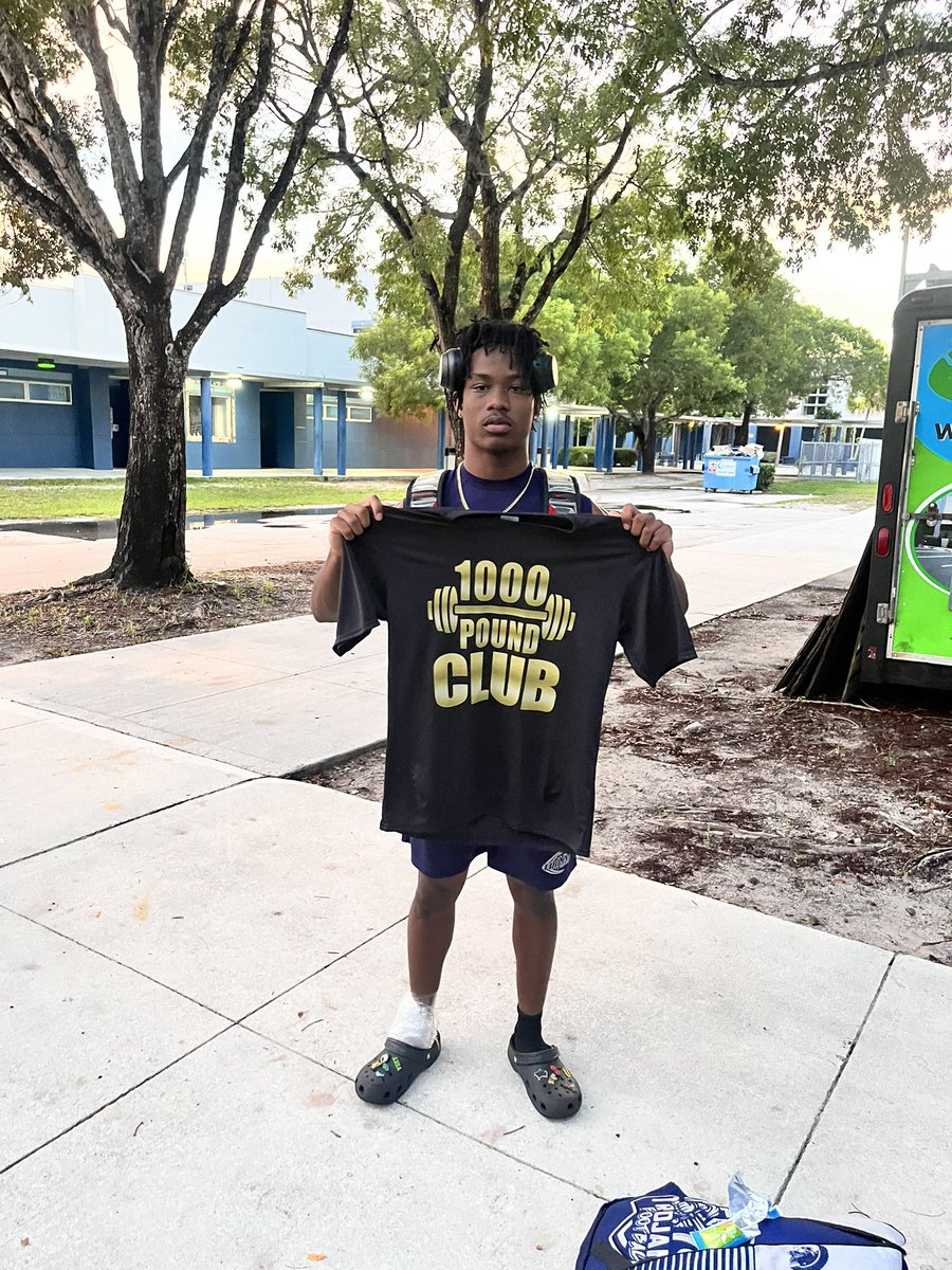 Jba5nes_'s tweet photo. 1000 pound club🏋🏾‍♂️ https://t.co/0fMUfX5A5L