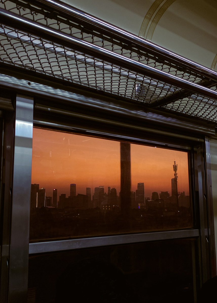 dalintaa's tweet photo. Cita2 punya kamera bagus model kaya sony a7 r iii, ricoh gr iii atau leica.

Tapi kadang kamera bagus kaya gitu, suka susah dapet momen cepet kek gini😂

📸 foto kemarin di stasiun manggarai, jakarta, Indonesia. https://t.co/BwrBDGuCIg