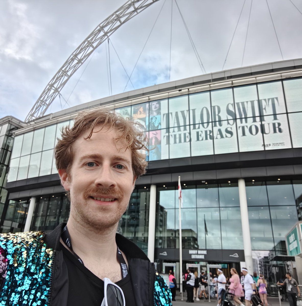 emeowgencydoc's tweet photo. Two weeks of night shifts leads to rash decision making...and now I find myself on the other end of the country after finishing nights this morning...😅😅😅 #LondonTSTheErasTour https://t.co/hE6wXODHTx