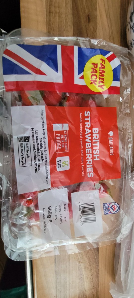 Trezan2's tweet photo. Just purchased this from @LidlGB in @DunstableTC slug infested and battered. I expect a reply and action to be taken before anyone consumes any of these https://t.co/O9dSzn5zpJ