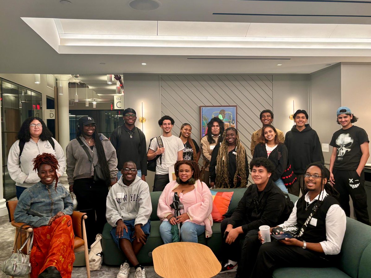 ScholarshipPlus's tweet photo. The highlight of SPlus' College Transition Day is the same every year: older scholars joining to answer burning questions from incoming first-years. Special thanks to Nana and Donavan for being our college experts and dropping facts, including but not limited to: (1/2) https://t.co/BsxKG32PNU