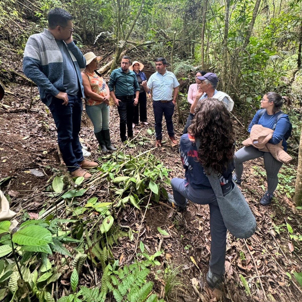Minvivienda's tweet photo. El equipo del @Minvivienda llegó a El Tambo, Nariño, con representantes de Brasil, Chile, Perú y Bolivia para dialogar con gestores y beneficiarios de acueductos comunitarios;conocer su experiencia con la #RutaComuniAgua y la gestión de los proyectos para sus comunidades.#SIRWASH https://t.co/iITifxZSZu