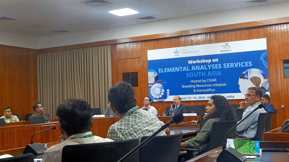 PSpoojashukla's tweet image. 🌾✨It was a great opportunity to represent millets and be a part of the group discussion about bringing &quot;Nutrition into Breeding&quot;, at the workshop on &quot;Elemental Analytical Services-South Asia&quot;, organized by @CGIAR Breeding Resources Initiative and @HarvestPlus at @ICRISAT.🌾✨