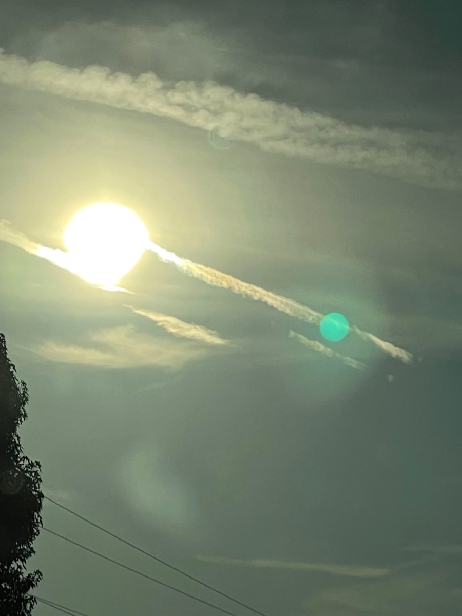 11loveGod11's tweet image. Another day of blocking the sun. Toxic metals and chemicals once again fill the sky and our lungs. #chemtrails #BlockingTheSun #Engineered #Toxic #LookUp #Texas #sky #Evil #GeoEngineering
