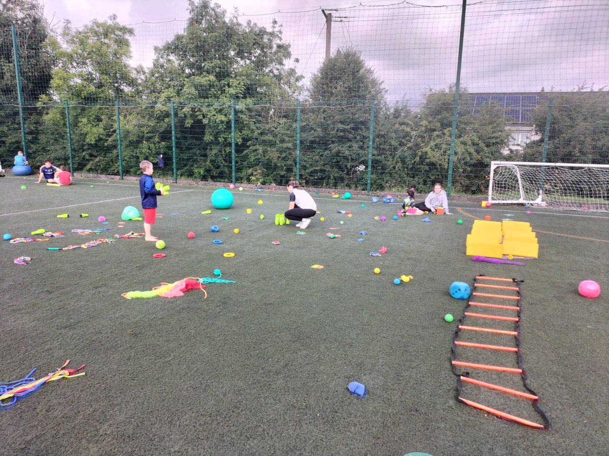 EochaidhMac's tweet photo. Great week on our Ability Friendly Cúl Camp this week. Thanks a million to @LSPLongford for all their support and to all our @OfficialLDGAA camp coaches. The kids had an amazing time and have already asked about next year's camp 🎉👏🏻 #CulCamp #GAA4All
@gaaleinster @KelloggsUKI https://t.co/RfgMEE6Fj6