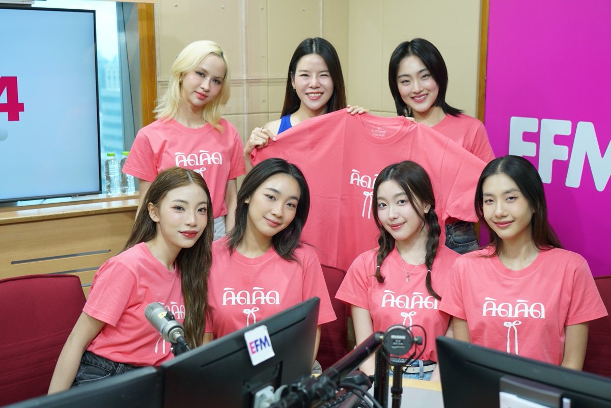 4eveOfficial's tweet photo. ขอบคุณทุกสถานี ขอบคุณทุกรายการ 
สำหรับการต้อนรับ 4EVE อย่างอบอุ่น 

ฝากน้อง "คิดคิด" ไว้ในอ้อมอกอ้อมใจด้วยนะคะ 
ใครฟังแล้ว ก็ฟังอีกได้ 
ส่วนใครเต้นเป็นแล้ว ส่ง #คิดคิดChallenge มาอวดกันได้น้าาา 

4EVE - คิดคิด ( Let me know ) | Official M/V 
📍YouTube : 4EVE 
https://t.co/UFacEiaz90

🎧Available now on all streaming

4EVE LET ME KNOW PRESS TOUR
#4EVEคิดคิด
#คิดคิด 
#4EVE 
#XOXOentertainment
#TPop