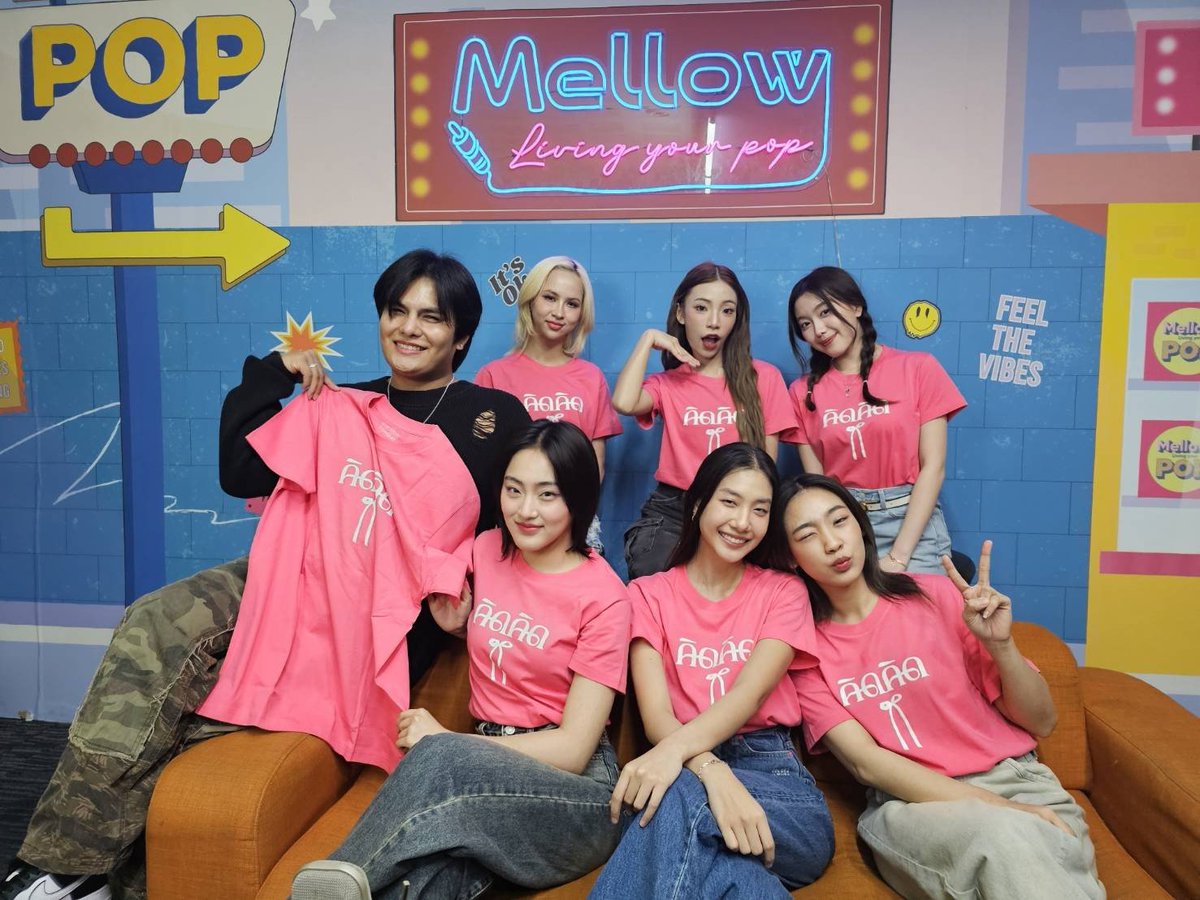 4eveOfficial's tweet photo. ขอบคุณทุกสถานี ขอบคุณทุกรายการ 
สำหรับการต้อนรับ 4EVE อย่างอบอุ่น 

ฝากน้อง "คิดคิด" ไว้ในอ้อมอกอ้อมใจด้วยนะคะ 
ใครฟังแล้ว ก็ฟังอีกได้ 
ส่วนใครเต้นเป็นแล้ว ส่ง #คิดคิดChallenge มาอวดกันได้น้าาา 

4EVE - คิดคิด ( Let me know ) | Official M/V 
📍YouTube : 4EVE 
https://t.co/UFacEiaz90

🎧Available now on all streaming

4EVE LET ME KNOW PRESS TOUR
#4EVEคิดคิด
#คิดคิด 
#4EVE 
#XOXOentertainment
#TPop