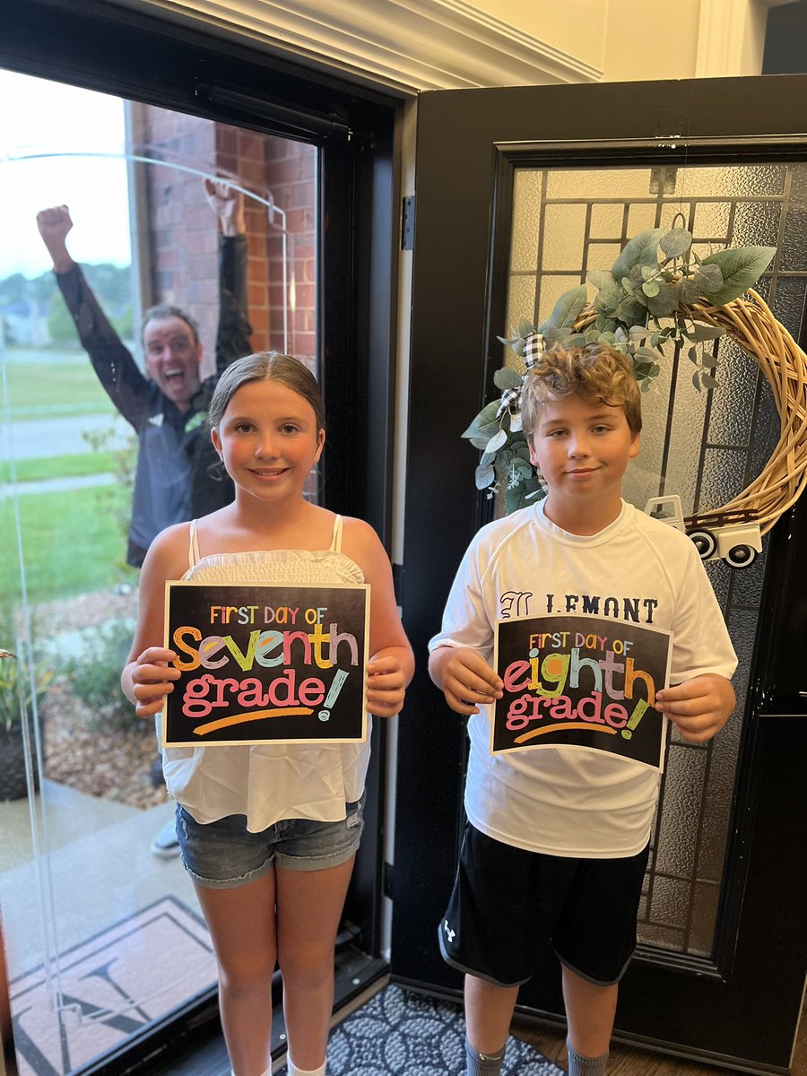Eichs2's tweet photo. First day of school! Take care of them @joseph_sweeneyC ! #oqms #gowarriors https://t.co/LNyO9BNaDs
