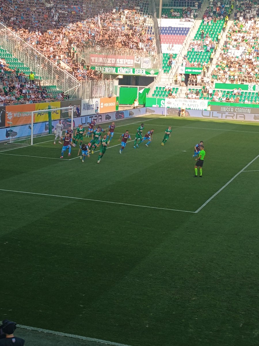 tom_1203's tweet photo. LIVE-Fußball:
Rapid vs. Trabzonspor
Möge das Spiel unterhaltsam werden ... #scrtra https://t.co/wcBGqP3GIN