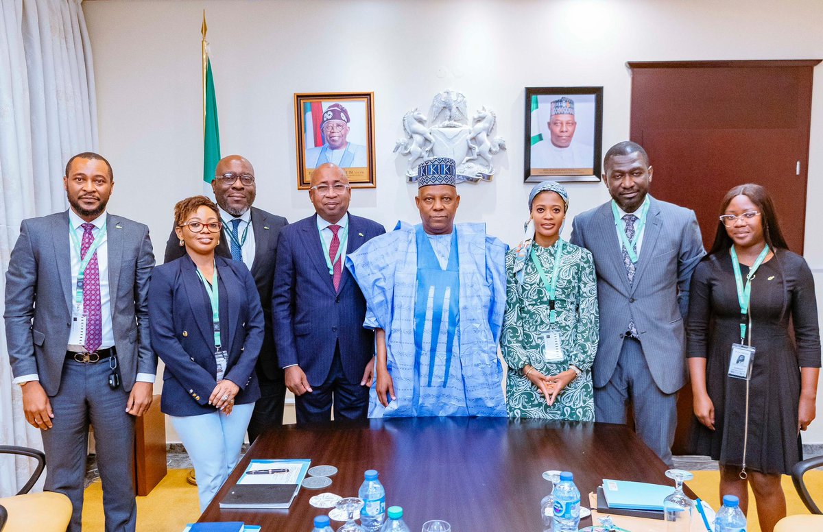 officialSKSM's tweet photo. Vice President @KashimSM played host to a delegation from the Central Securities Clearing System (@CSCSNigeria), led by its Managing Director/CEO, @Jalowaziri in his office at the Presidential Villa, Abuja, on Wednesday. 

@Jalowaziri and his team were at the Villa to interact with the Vice President on the operations of the CSCS and its future plans, especially on document management, leveraging the latest technology.