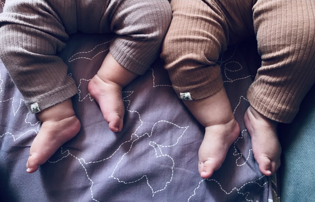 Kalın bilek modasına iki hanım daha 🖇😂