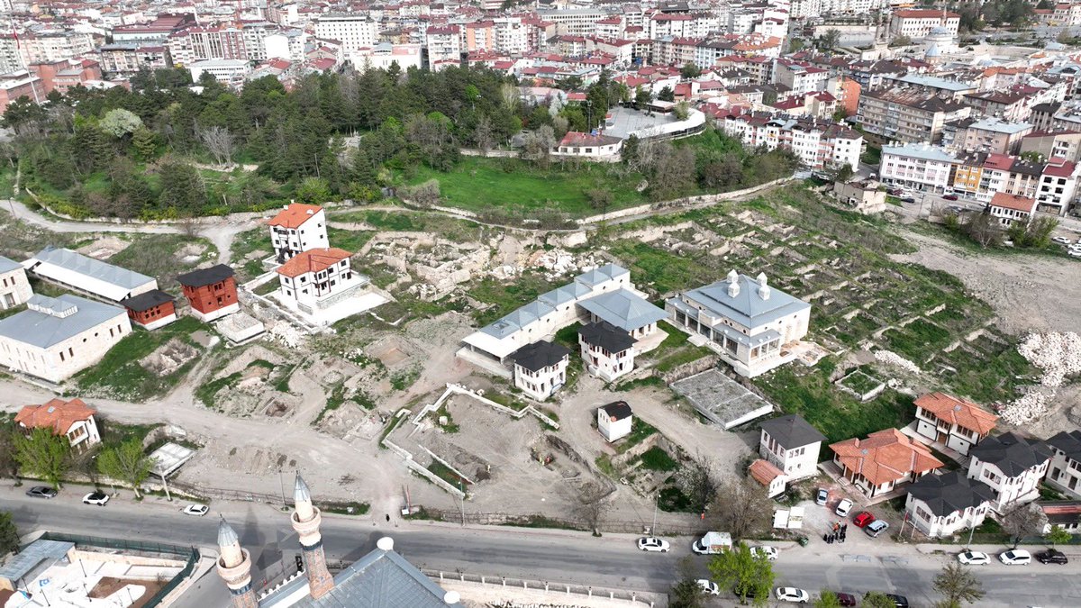 ORANKalkinma's tweet photo. #CMDP kapsamında ORAN koordinasyonunda desteklenen Sivas Kale Projesi II. Etabı çalışmaları yerinde incelendi. İlerleme toplantısına Ajans Genel Sekreteri Yunus Emre Şeker, @sivasbeltr Başkan Yardımcısı Erhan Acar ve proje ekipleri katılım sağladı.
@KalkinmaAjansGM https://t.co/xBjVWSaFe2