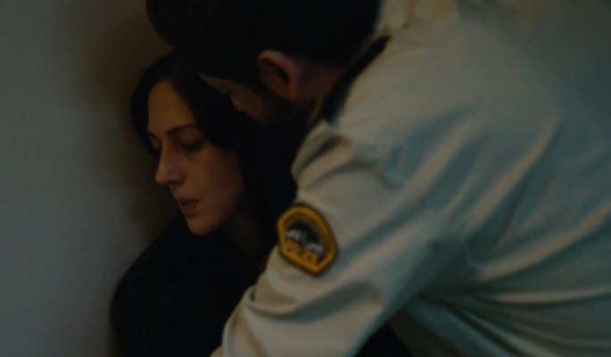 تو فیلم عنکبوت مقدس یه سکانس بود؛میگفت که: ها چیه؟میخوای زنگ بزنی پلیس؟من خودم پلیسم!
حالم به هم خورد از این حجم از کثافت و متاسفانه حقیقت.