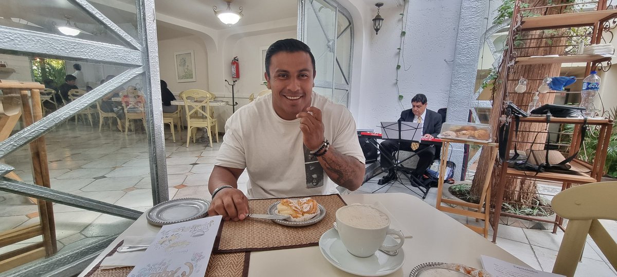 Muy feliz cumpleaños mi guapo, <a href="/EstebanSOr1/">Esteban S Or</a>  que esta nueva vuelta al sol sea  maravillosa. Te amo hijo mío! 🎁🎊✨️🎉