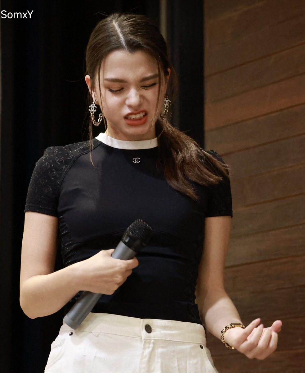 SomxY_12530's tweet image. เสียงยังไม่มา แต่ลีลาดีดกีตาร์ แฟนจ๋าให้ 125 คะแนน เต็ม 10 เลยค่ะ โชว์น่อยไหม รีเบคก้า 

#FREENBECKxEFMFANDOM #EFMFANDOMLIVEAWARDS