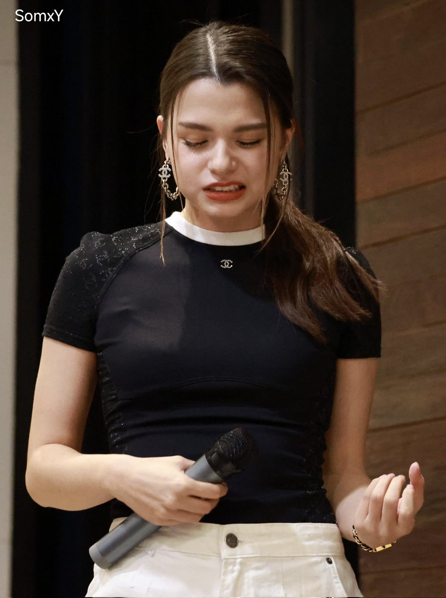 SomxY_12530's tweet image. เสียงยังไม่มา แต่ลีลาดีดกีตาร์ แฟนจ๋าให้ 125 คะแนน เต็ม 10 เลยค่ะ โชว์น่อยไหม รีเบคก้า 

#FREENBECKxEFMFANDOM #EFMFANDOMLIVEAWARDS