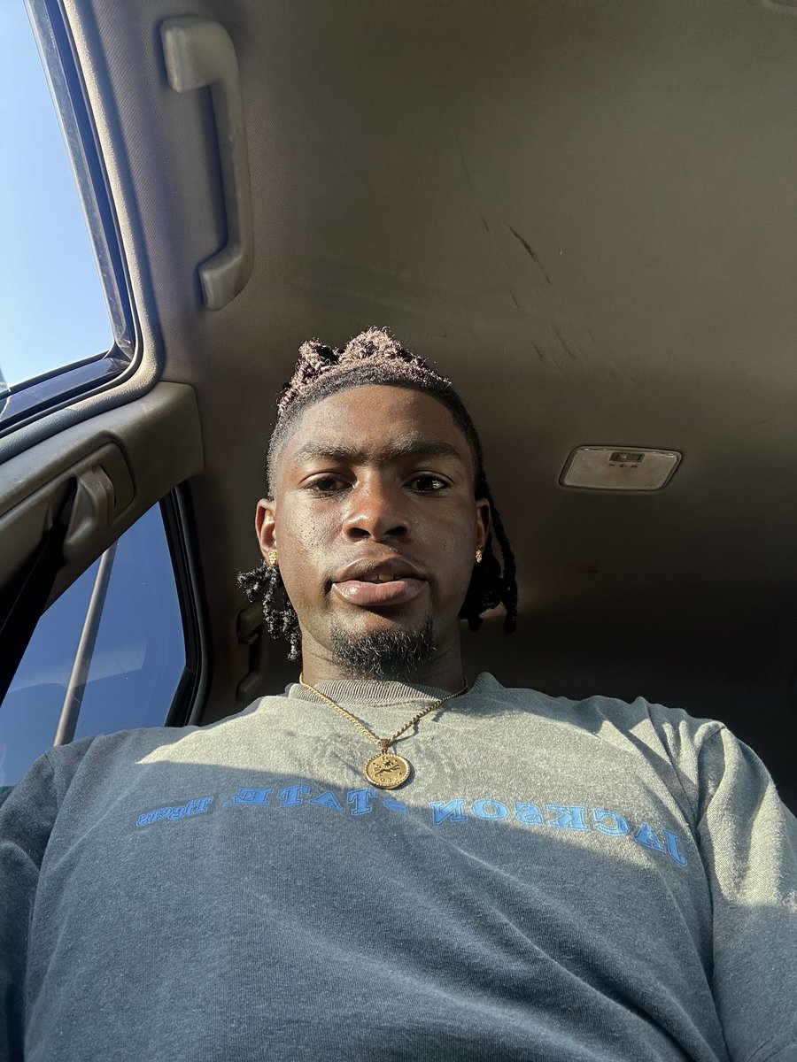 4Quez_'s tweet photo. its 🤓 or 😐 wit me. https://t.co/dBPc3YfJ8u