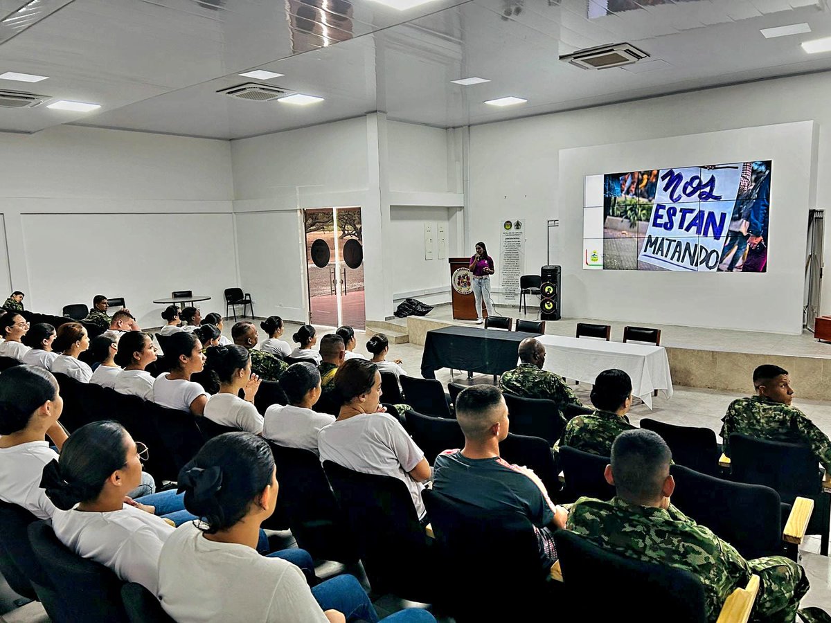 ejercito_COPER's tweet photo. La Dirección de Familia y CEFAM de la #Brigada9 en la @Ejercito_Div5 realizaron el programa "Mujer y Equidad de Género", en el desarrollo de la campaña, NO a la violencia de género. Este espacio se retomó conceptos, tipos de violencia y violentometro.
#SiempreFirmes https://t.co/y0bcStMaOH