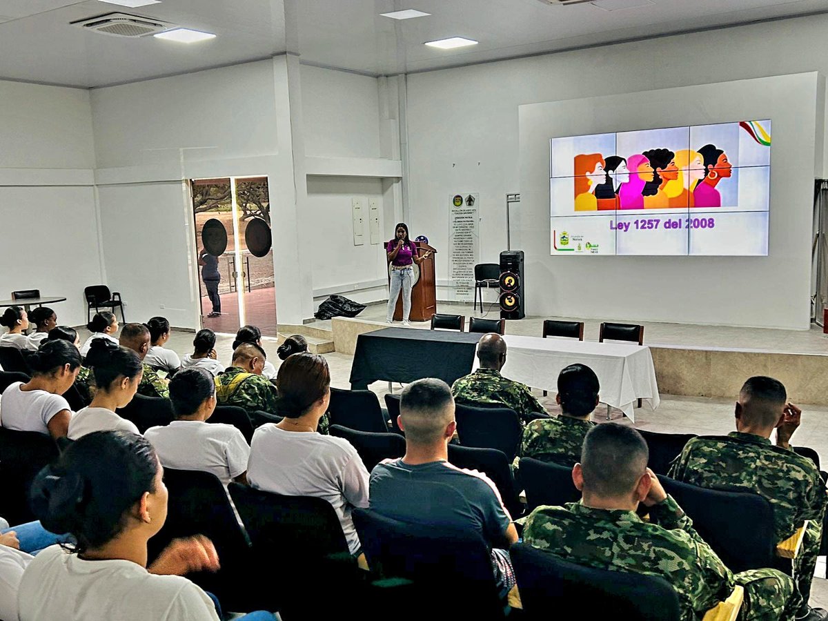 ejercito_COPER's tweet photo. La Dirección de Familia y CEFAM de la #Brigada9 en la @Ejercito_Div5 realizaron el programa "Mujer y Equidad de Género", en el desarrollo de la campaña, NO a la violencia de género. Este espacio se retomó conceptos, tipos de violencia y violentometro.
#SiempreFirmes https://t.co/y0bcStMaOH
