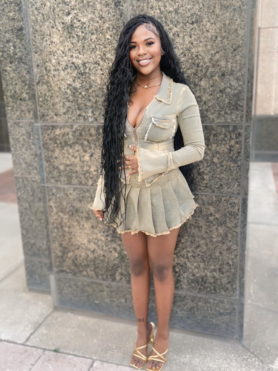 dariielleeee's tweet photo. happy 20th to me lol #8/14 https://t.co/q9PRSI8ro9