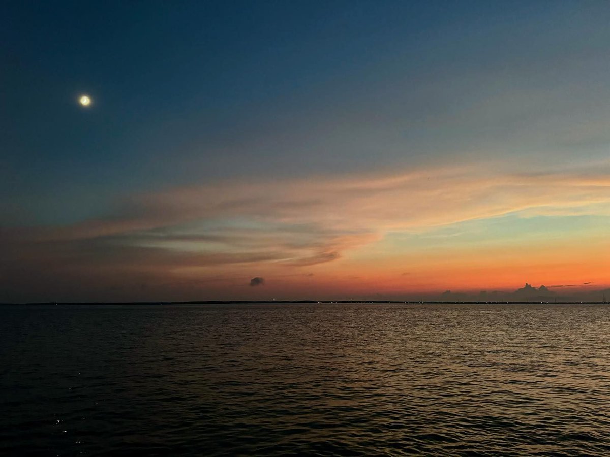 nngf's tweet photo. Can’t beat the views from Victory Landing Park at the @CityofNN Drop the Mic Summer Concert Series! 🌅

Only3️⃣more concerts this summer! 🤩

Come see us tonight at the beer tent to support green spaces!🌳

⏰ 7:00–9:00 p.m. 
📍Victory Landing Park (50 26th Street) https://t.co/6QKxv6WMWs