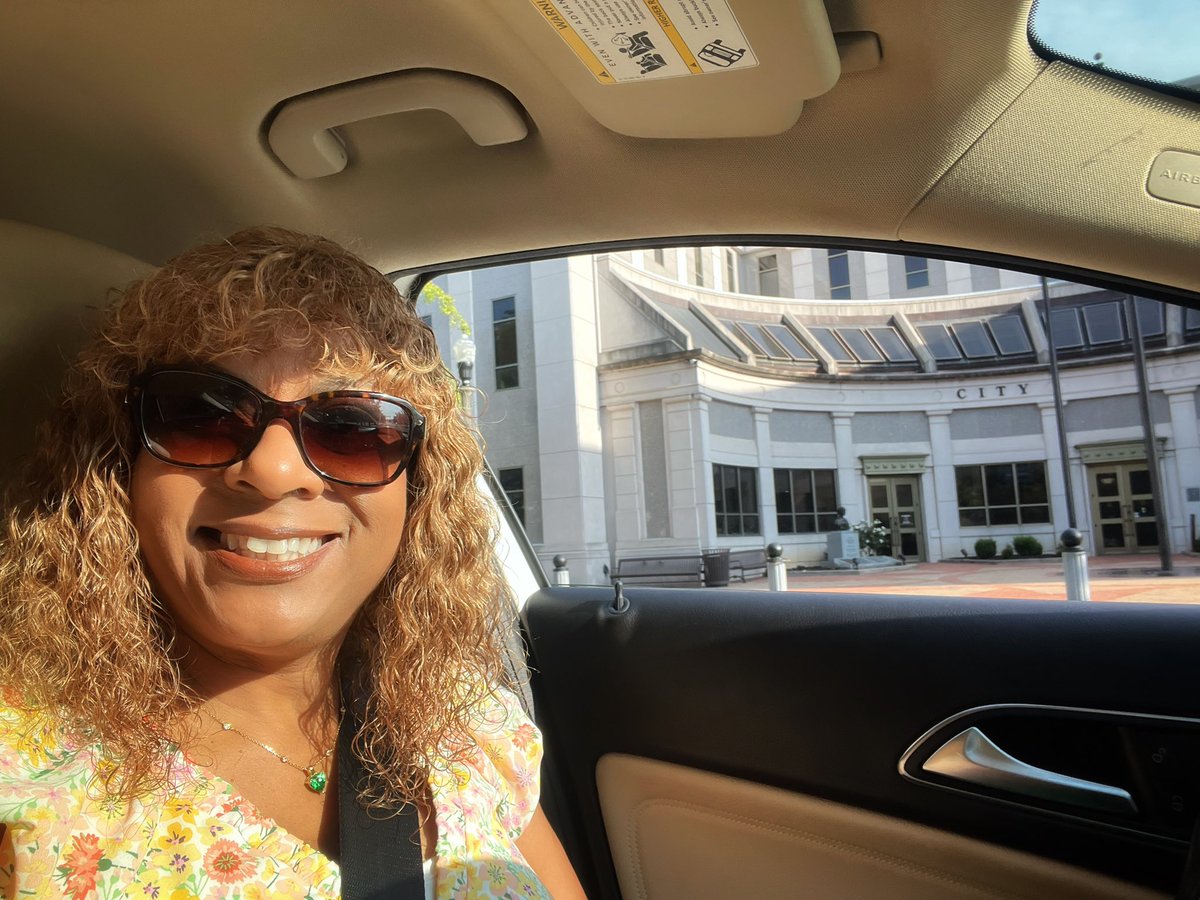 delitajohnson's tweet photo. Stopped by City Hall on my way to work because it's City Hall Selfie 🤳🏾 Day!!!
@CityofJacksonTN  @ELGL50 https://t.co/xwOFBwkVyM