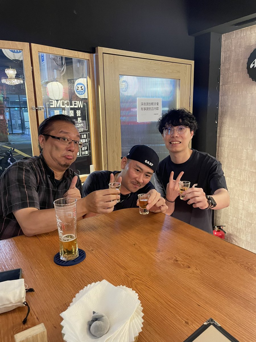 hiro00375299's tweet photo. 台湾🇹🇼の酒好きと✌️
言葉の壁はあるけど仲良くなれた✌️ https://t.co/tVzdyc8goy