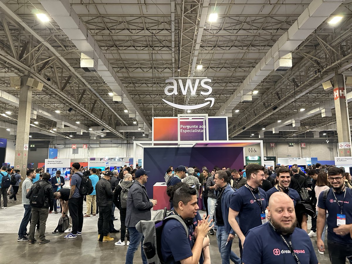 VericodeIT's tweet image. Hoje nosso time está no AWS Summit em São Paulo!
Um evento incrível focado em inovação e uma ótima oportunidade para trocar experiências e nos conectar com parceiros estratégicos como a Grafana Labs, que está presente no evento com um estande cheio de novidades!
#awssummit