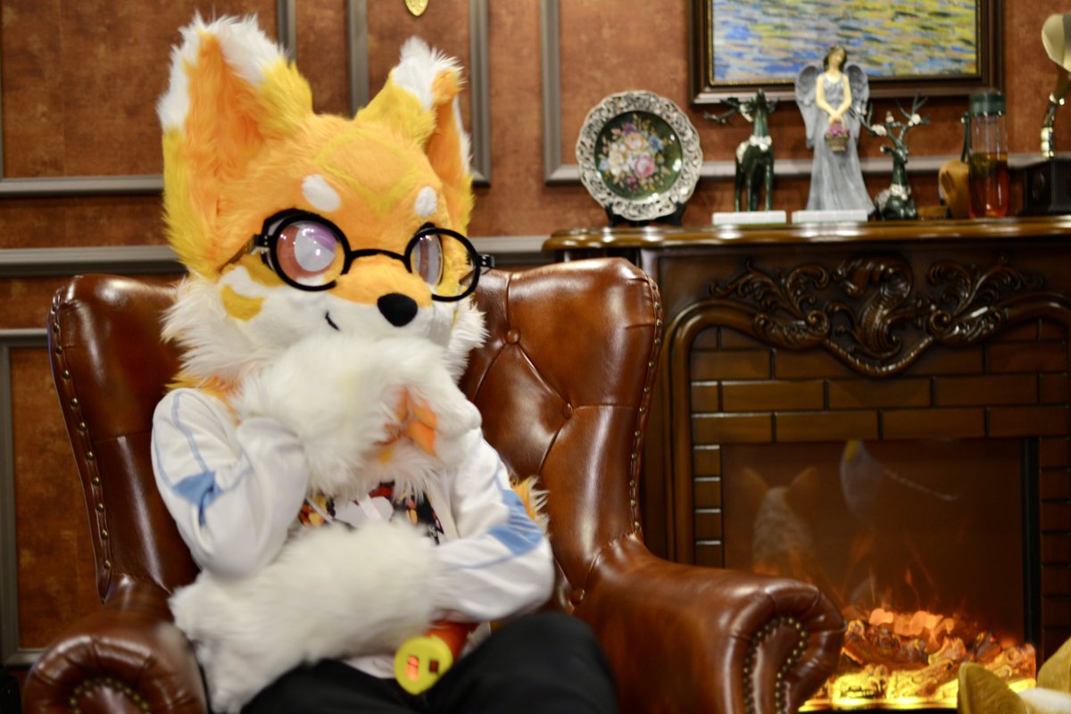 你說我待會吃甚麼好🤔
📷: <a href="/Xilreon/">Xilreon</a> 
#fursuitfriday