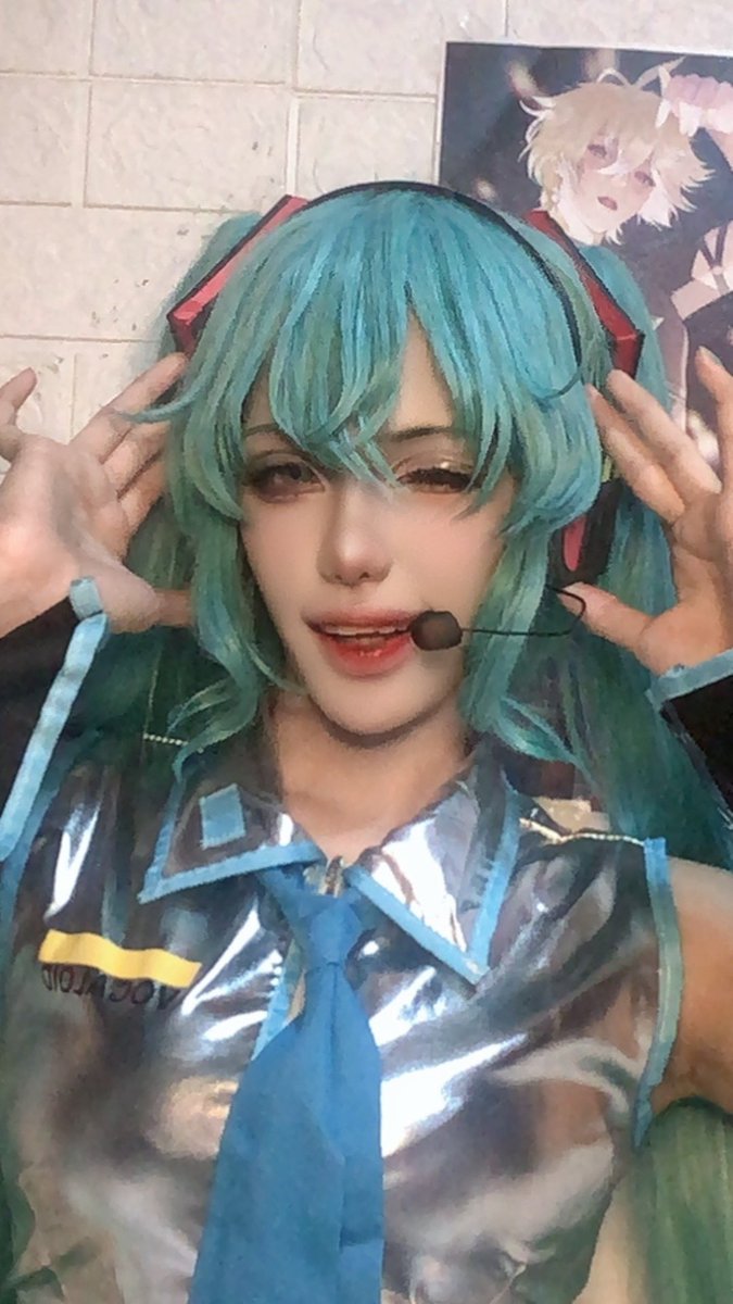 phebs_moon's tweet photo. HELLO EVERYONE I’M MIKU! #vocaloid曲掘り #HatsuneMiku #cosplay https://t.co/dyN3QbmQ09