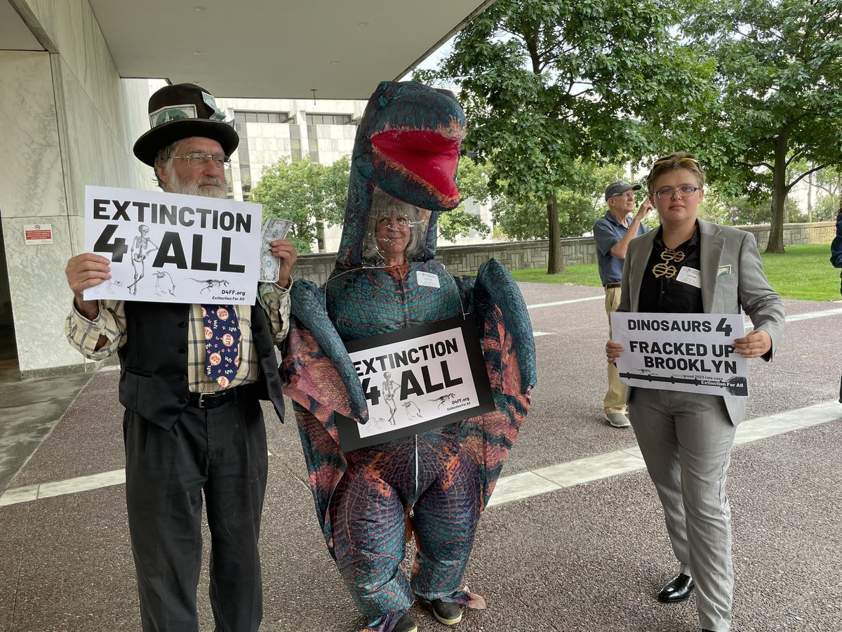 AlbanyClimate's tweet photo. National Grid is using its gigantic rate hike to expand and lock in gas infrastructure for generations to come. @SaneEnergy @citizenactionny @ClimateReality @350 #endfossilfuels #ActOnClimate https://t.co/v5i1Cc6gyS